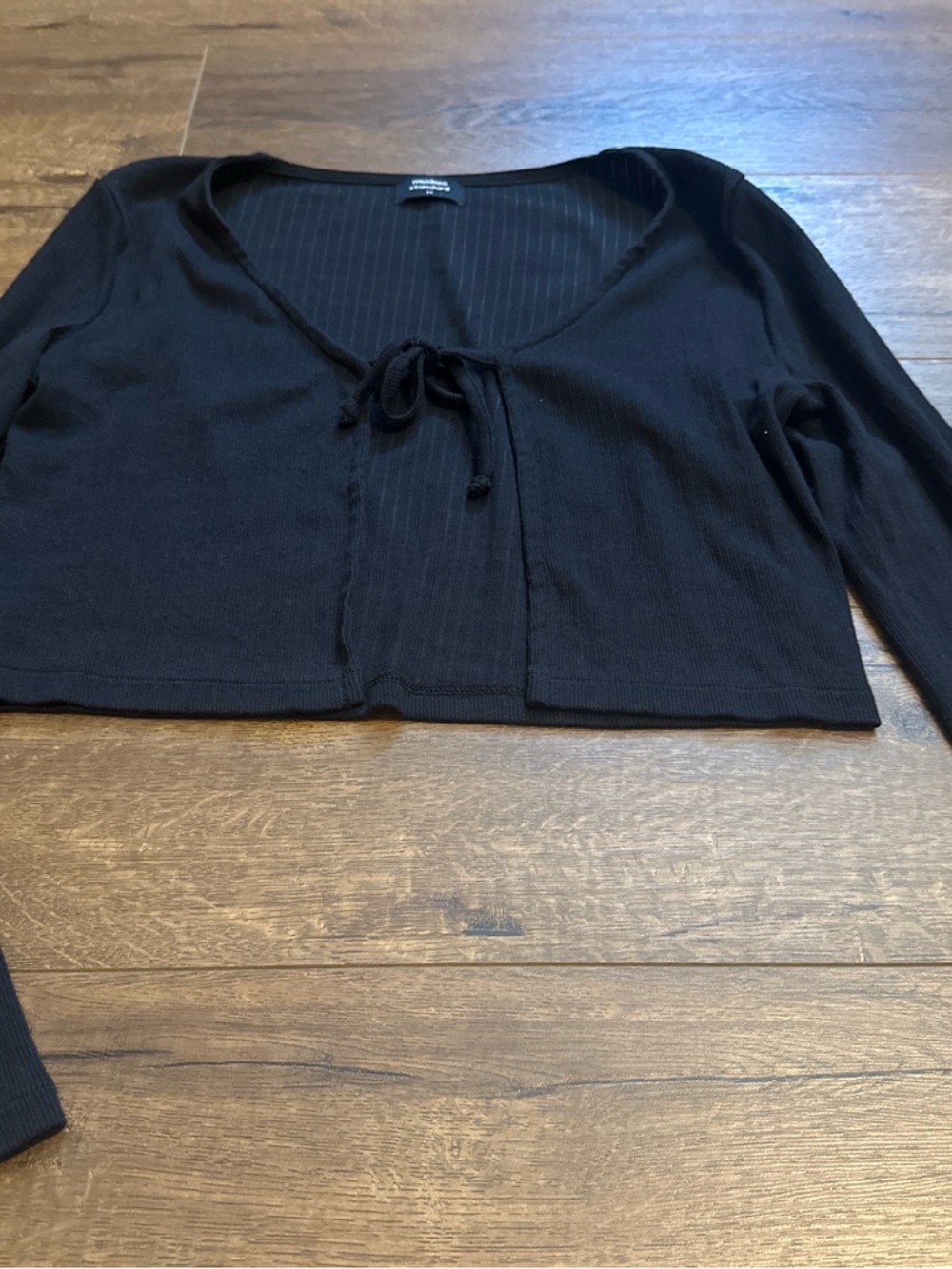 Cropped Tie-Front top - Black